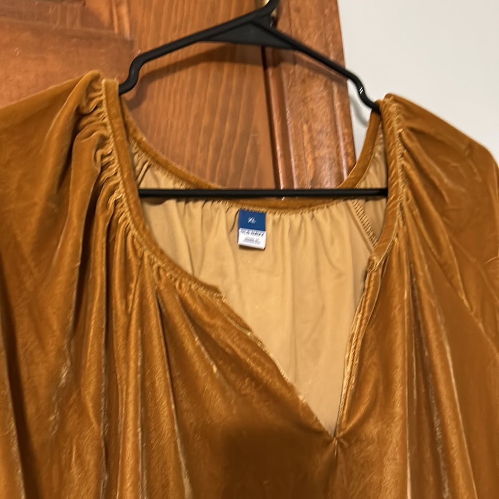 XL Old Navy 100% polyester.burnt orange,velvet short sleeved elastic - Picture 3 of 11